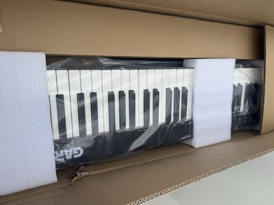 Garvee portable electronic keyboard w/ power suppl