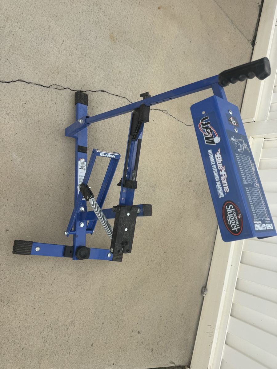 Louisville Slugger Blue Flame Pitching machine 