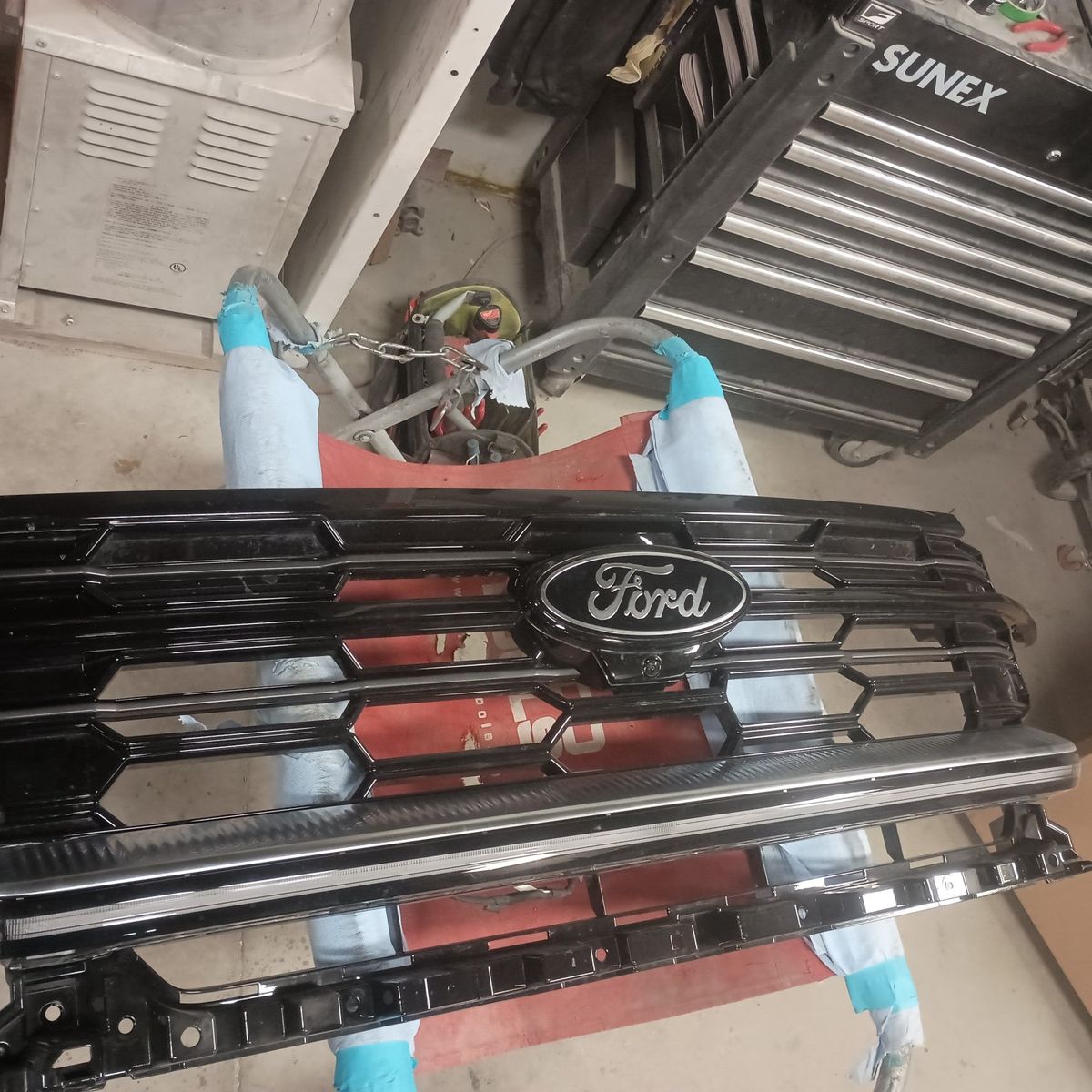 Ford Expedition Grill with Light