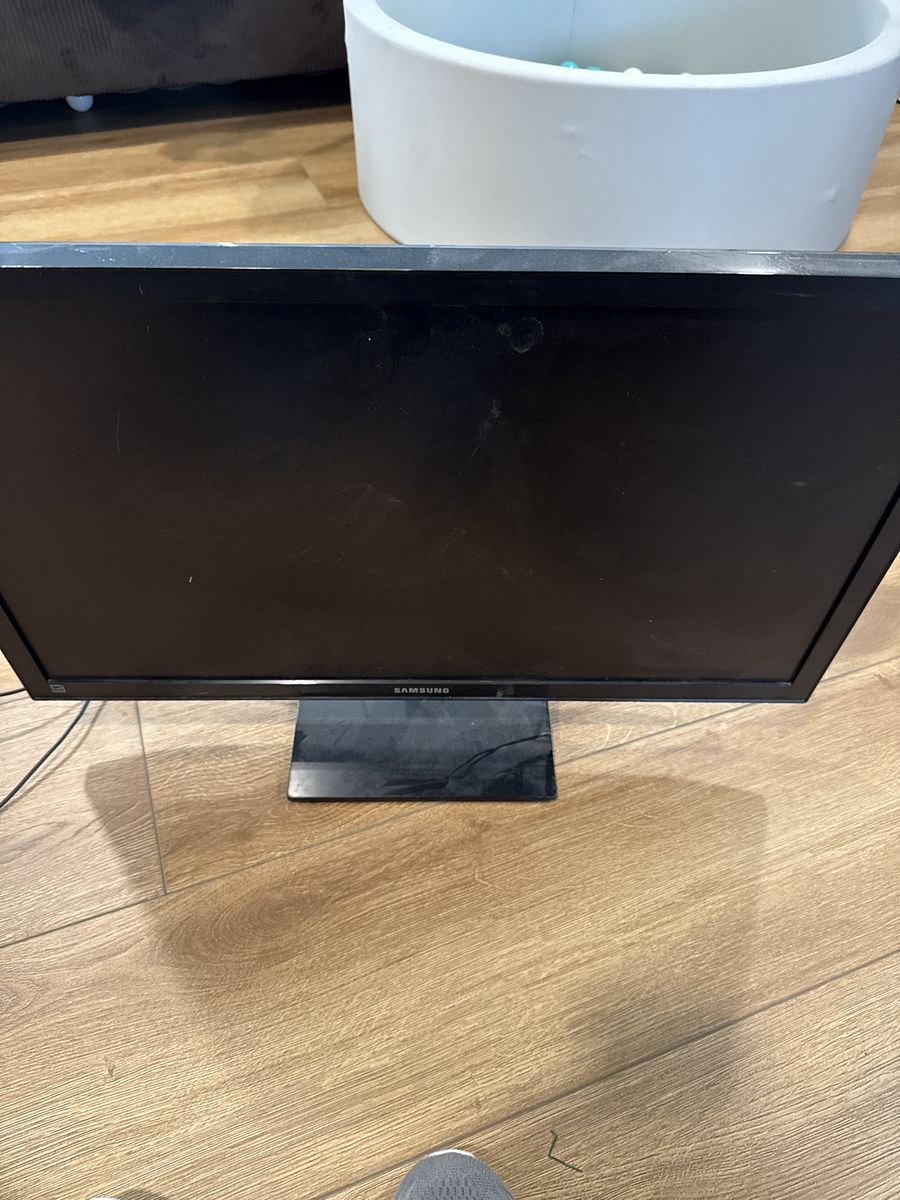 Samsung S27E310H 27" LED Monitor - Full HD 1080p, HDMI, Black, December 2015