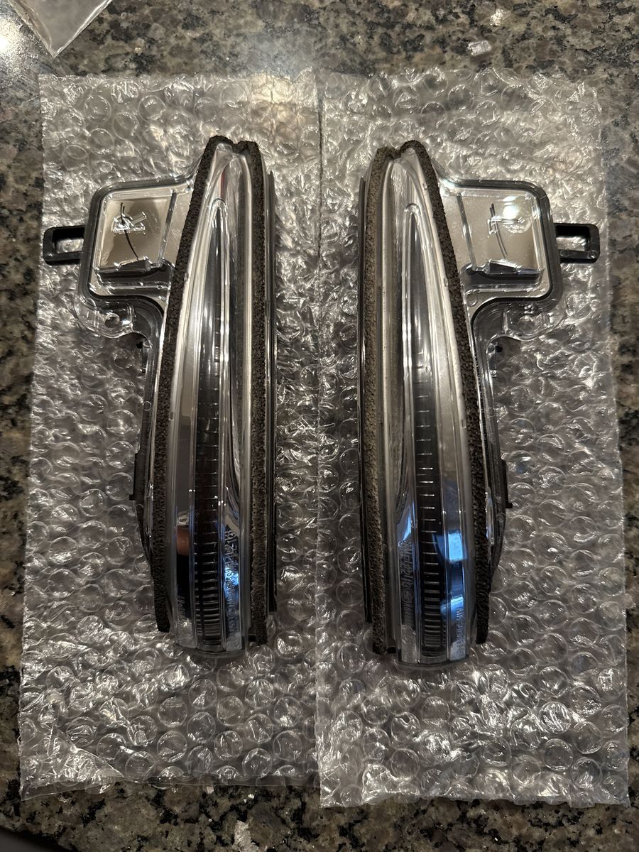 Sequential Mirror Turn Signals 2023 Toyota Tacoma