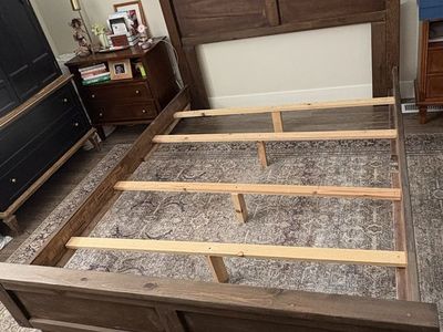 Queen wooden bedframe