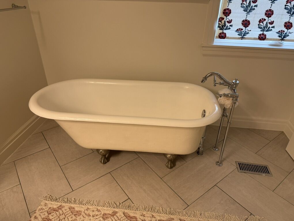 Cast Iron Claw Foot Tub