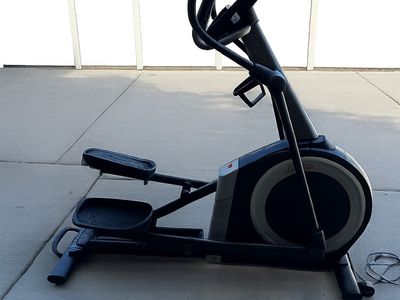 ProForm Carbon E7 Elliptical Trainer - Excellent Condition, Full-Body Workout