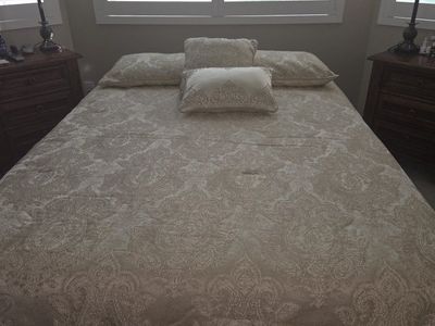 Elegant Beige Damask Comforter Set with Pillows and Bed Skirt