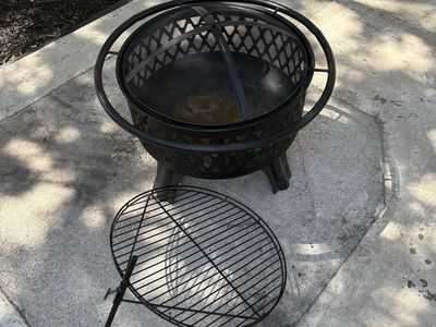 Piedmont 29.6 in Black Steel Outdoor Fire Pit with screen and cooking grate