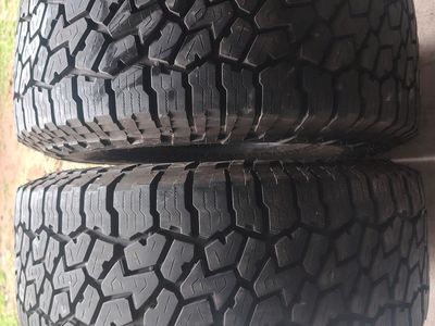 33x12.50r17 falken wildpeak at3w