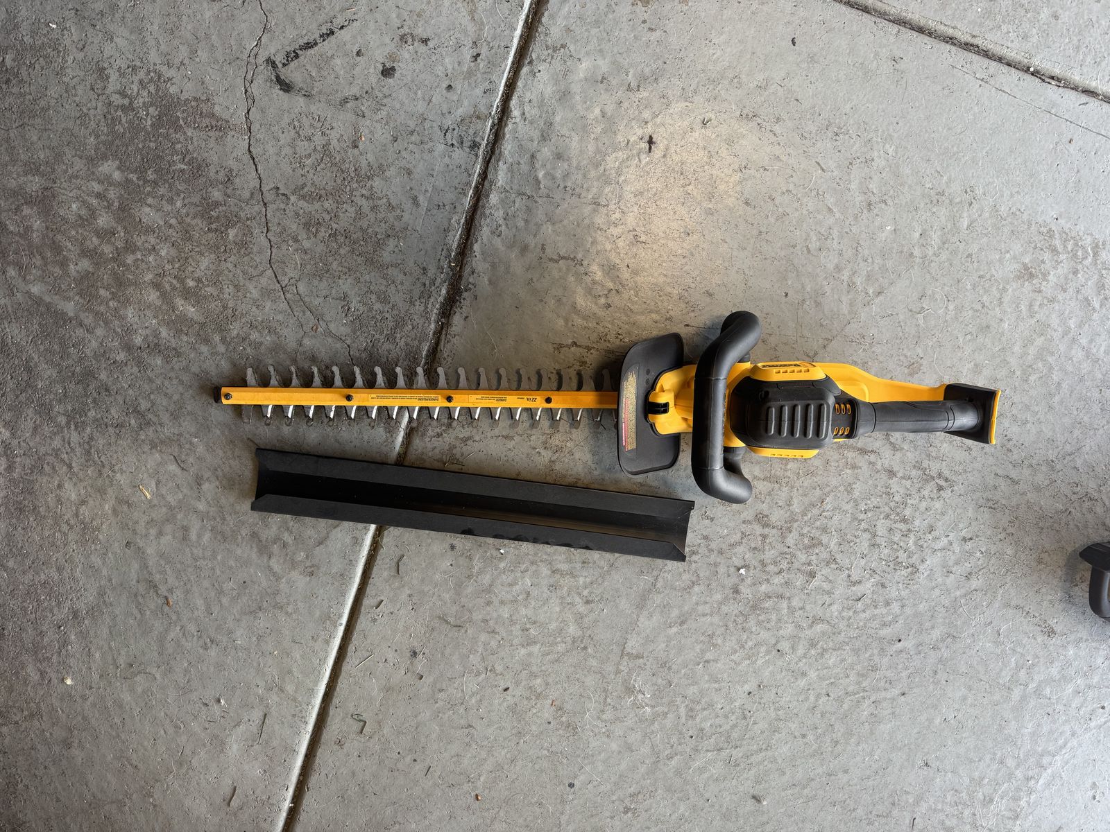 DeWalt DCHT820 20V MAX 22-Inch Cordless Hedge Trimmer - Tool only - $50 OBO