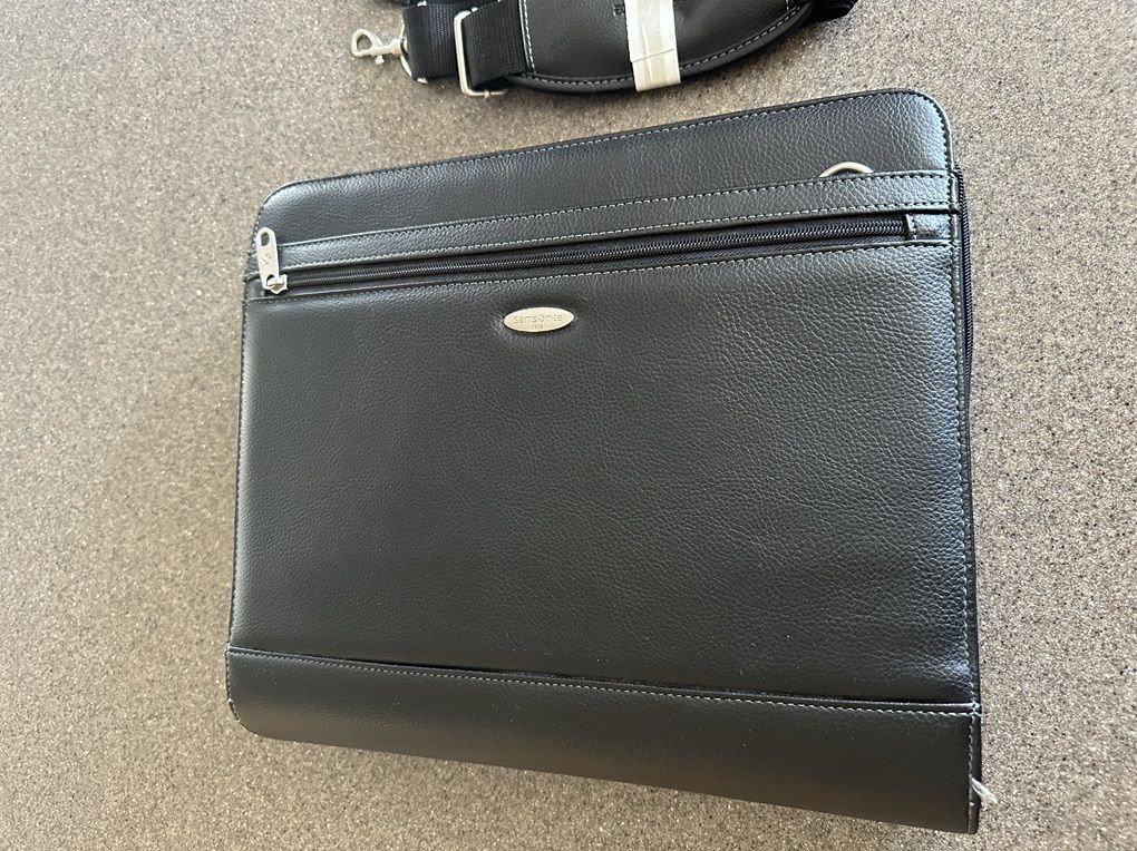 Samsonite Business Portfolio - 3 Ring/Briefcase