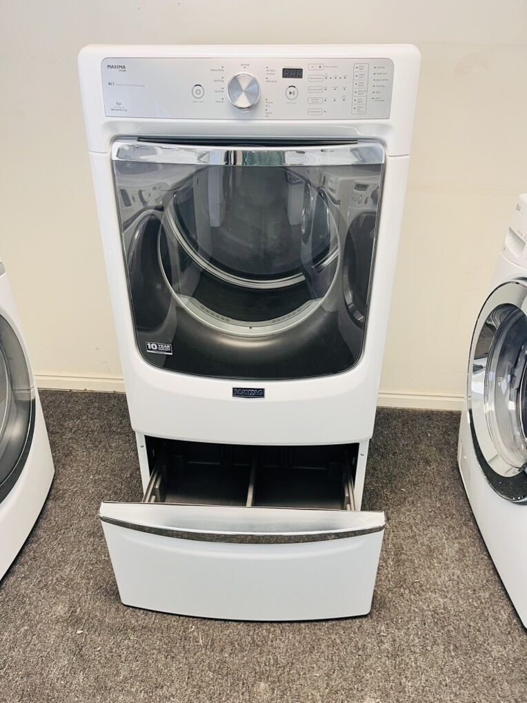 Maytag Maxima ElectRic Dryer With Steam Refresh