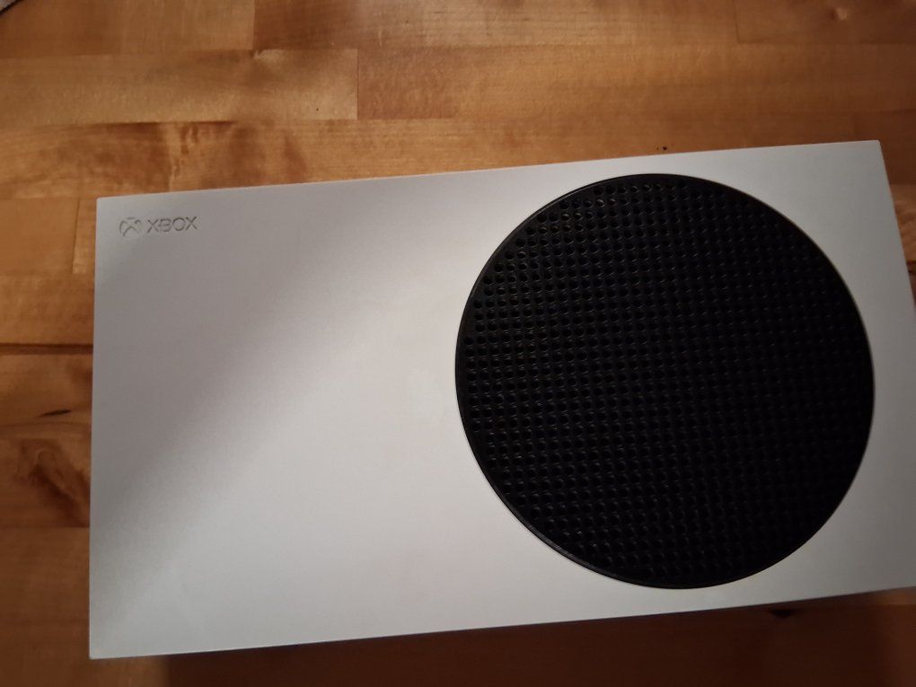 xbox series s with cables and controller