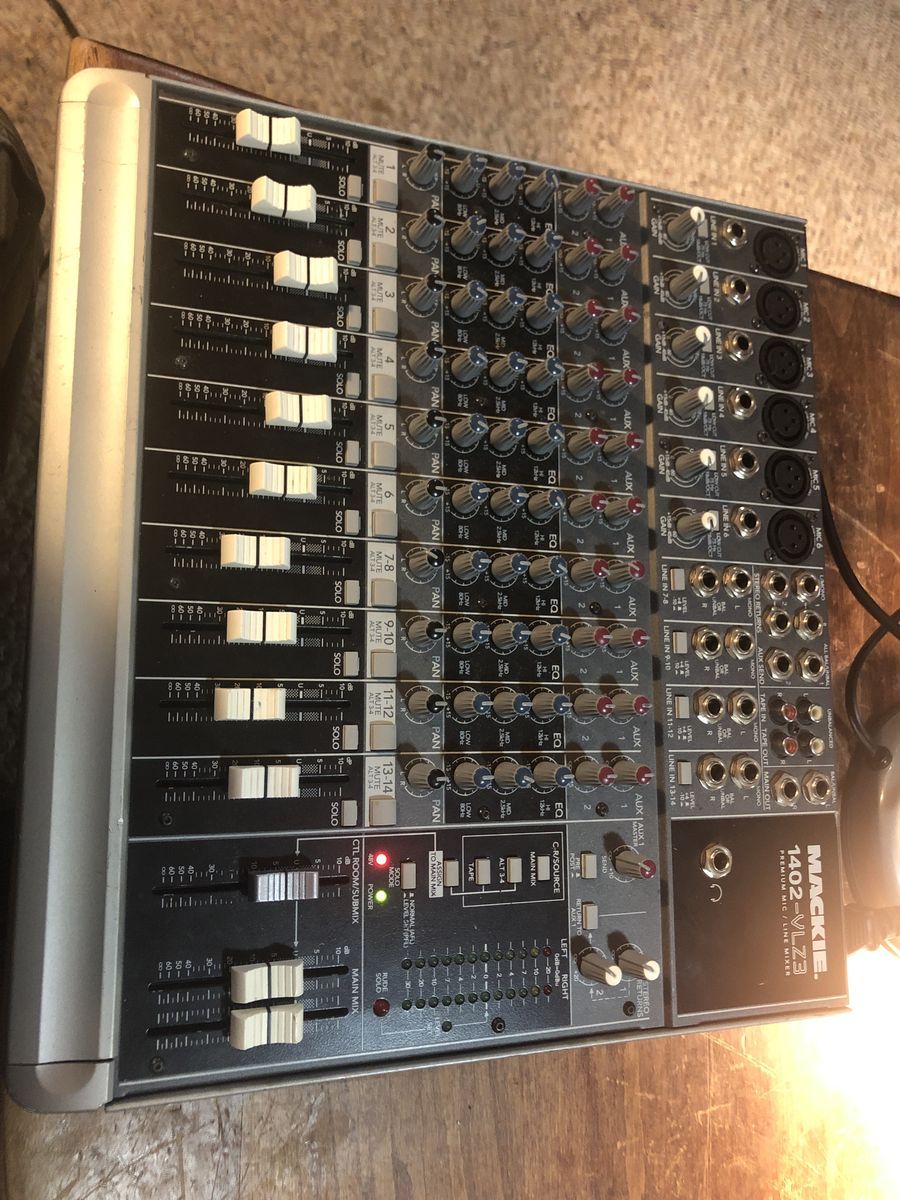 Mackie 1402-VLZ3 14-Channel Mic / Line Mixer