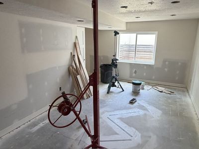 Used 11 ft 150 lb Drywall Lift / Sheetrock Lifter