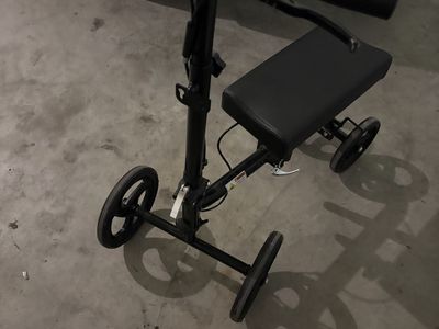 Knee scooter