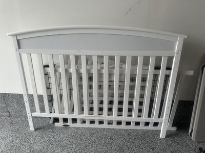 White Graco Crib