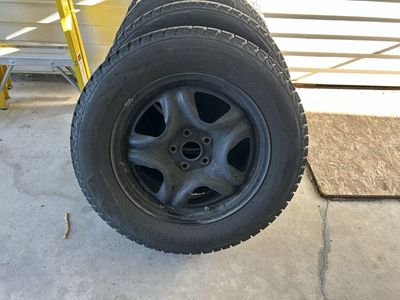 Bridgestone Blizzak DM-V2 Winter Tires with Steel Rims 225/65R17