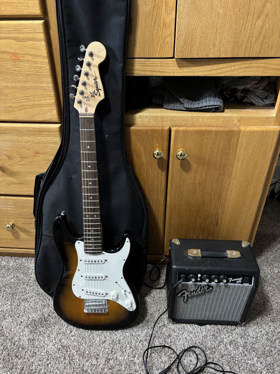 Fender Squier 3/4-Size Kids Strat Electric Guitar and Fender Frontman 10G AMP