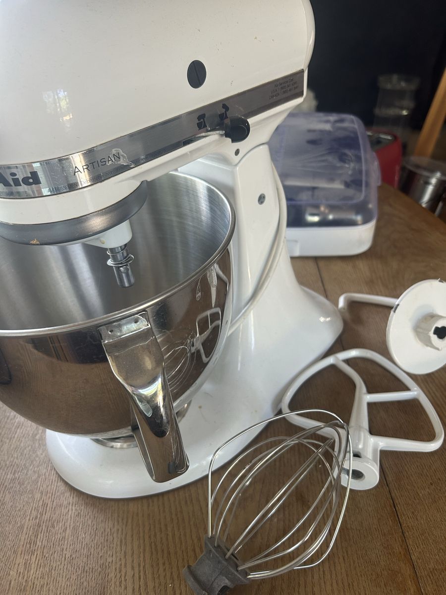 Kitchenaid Stand Mixer w/ Peel, Core, and slice attachment Brand New 