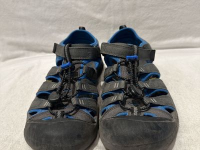Keen youth size 6 grey/blue trim, washable, hiking sandals