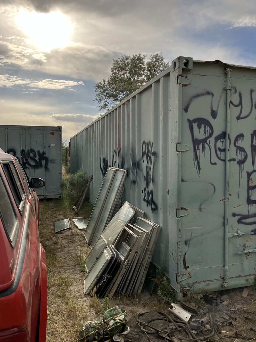 40 ' shipping containers
