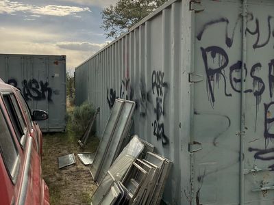 40 ' shipping containers