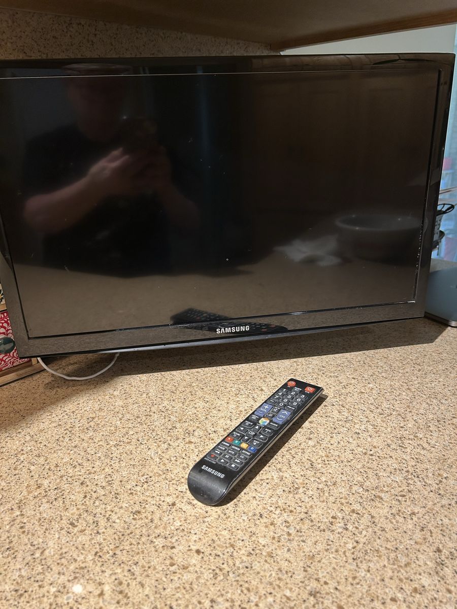 Samsung 24" LED TV with Remote - Great Condition
