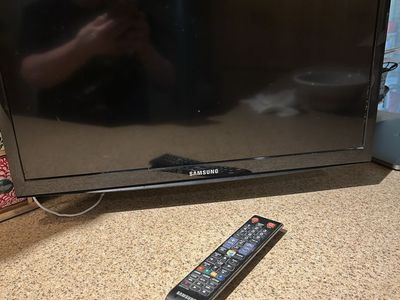 Samsung 24" LED TV with Remote - Great Condition