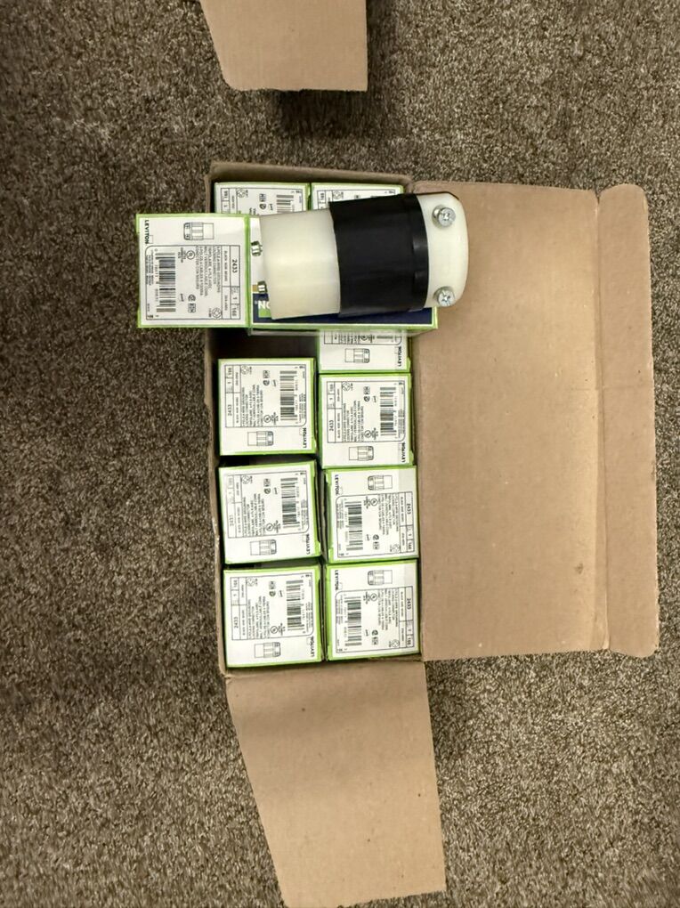 Female Industrial Locking Electrical Plugs