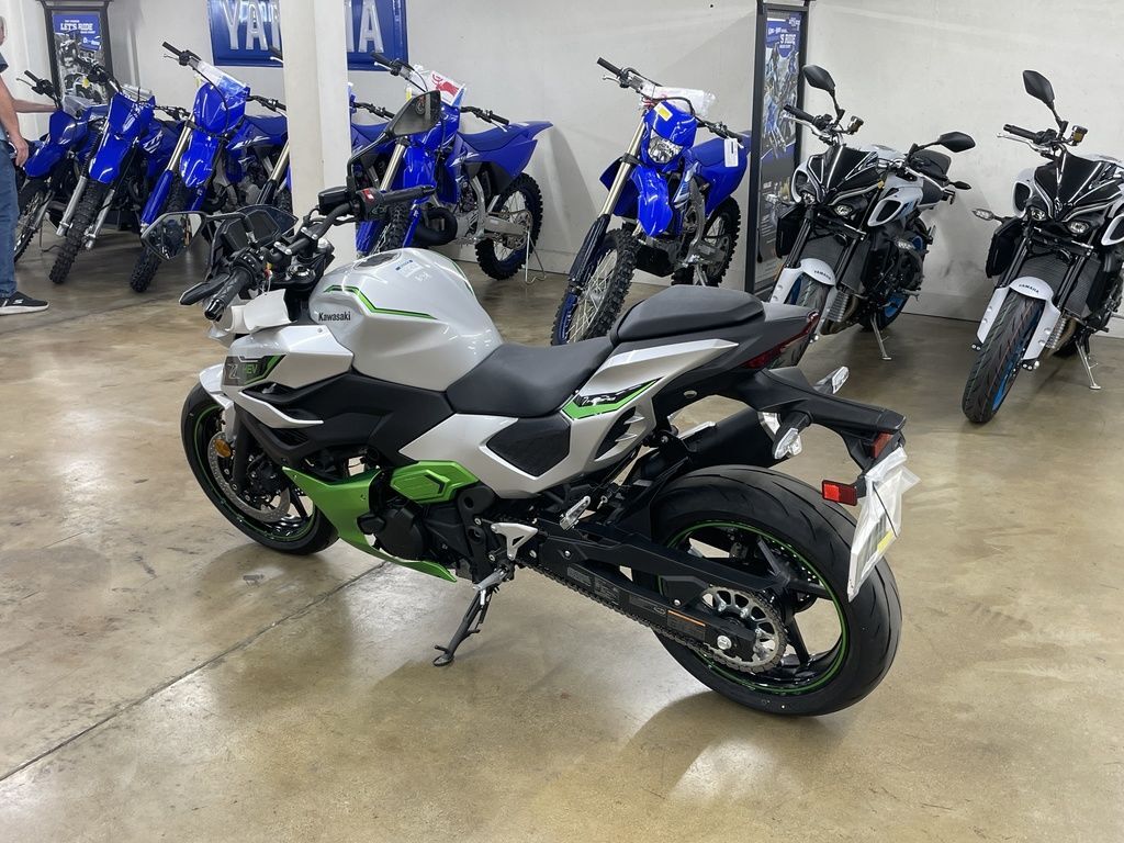 2024 Kawasaki Z7 Hybrid ABS
