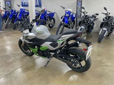 2024 Kawasaki Z7 Hybrid ABS