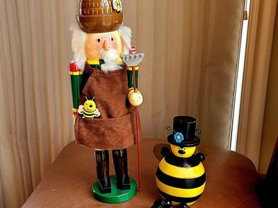 Beekeeper Nutcracker/Bee