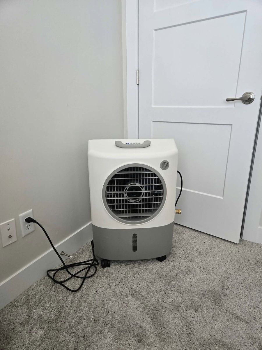 Hessaire Portable Evaporative Cooler – 1,300 CFM