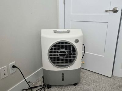 Hessaire Portable Evaporative Cooler – 1,300 CFM