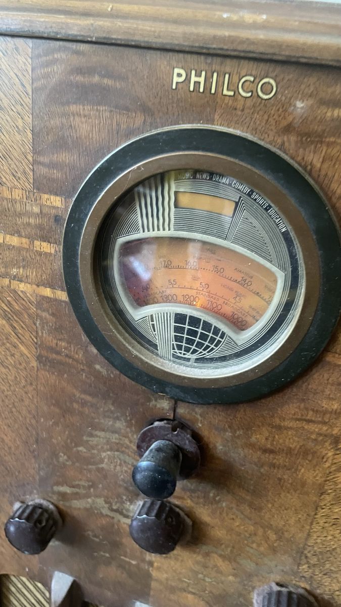 Vintage Philco High-Efficiency Aerial Tube Radio (Untested) - Classic Wood Cabinet Collectible