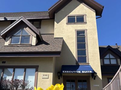 Executive Office Space at Willow Creek Plaza