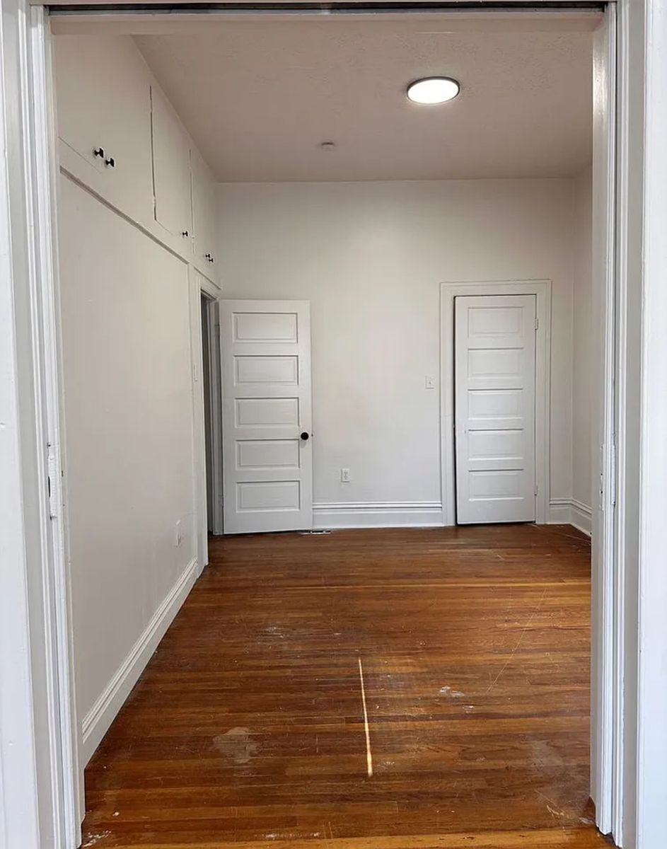 Main image 3