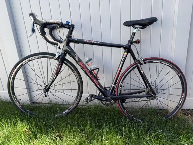 Carbon Fiber Road Bike with Specialized air tool pump