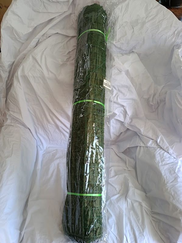 New Unopened Artifical Ivy Privacy Fence, 197 by 39.4 inches, Faux Ivy Vine Leaf Decoration for Outdoor Privacy
