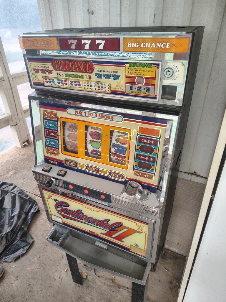 Universal Continental II Vintage Japanese Pachislo Slot Machine