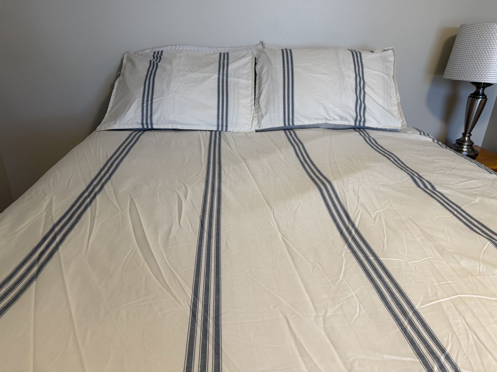 Full/Queen Size Striped Duvet Cover & Two Pillow Shams - Cream & Blue Bedding Set