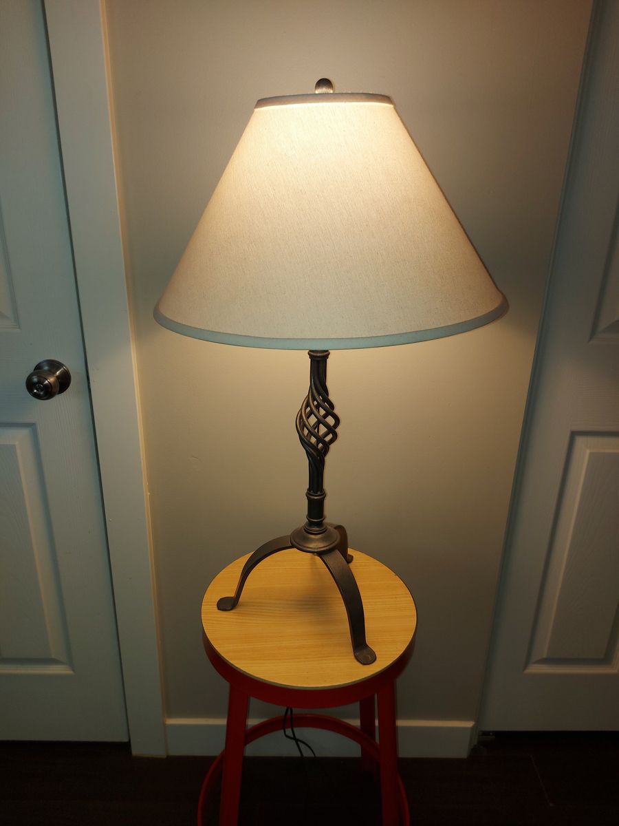 Elegant Table Lamp – Great Condition – $15