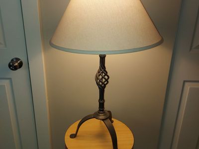 Elegant Table Lamp – Great Condition – $15