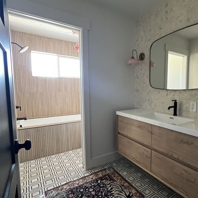 Large format tile (wall)