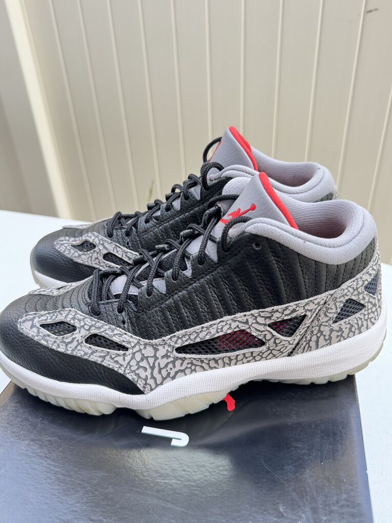 Air Jordan 11 Retro Size 10 $90