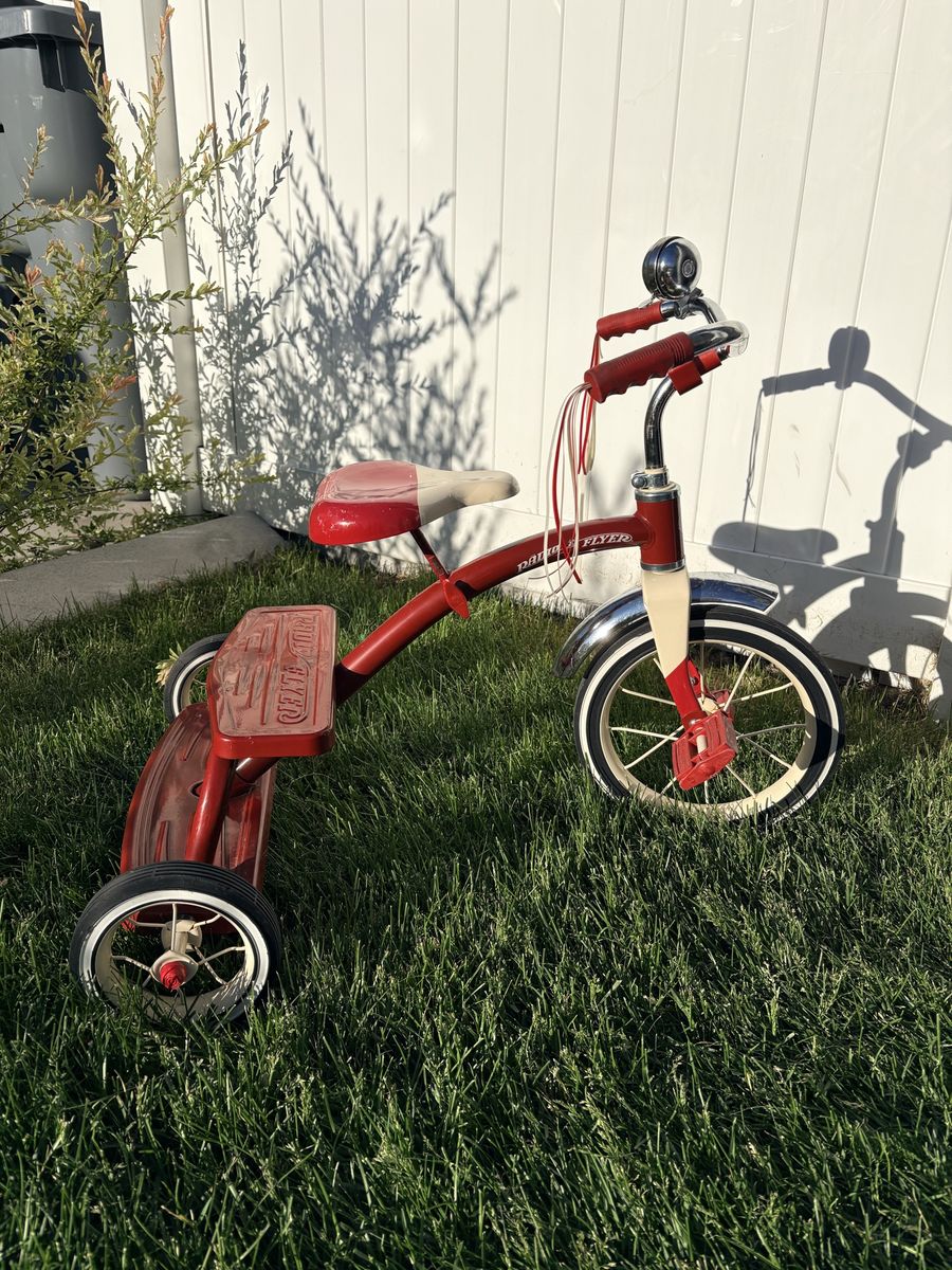 Metal Radio flyer tricycle almost new