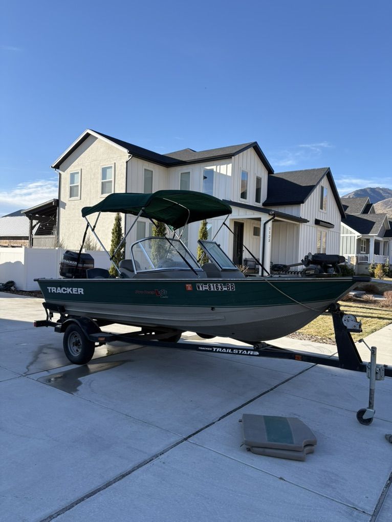 1999 Tracker V 16 Fishing Boat