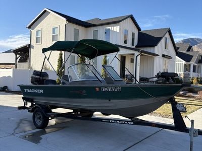 1999 Tracker V 16 Fishing Boat
