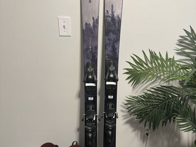 2025 Atomic Maverick 88 TI 161cm Skis + Solomon Strive 13 Bindings