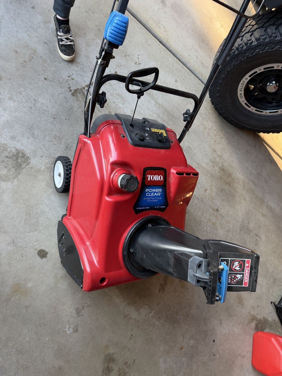 Toro Power Clearing snowblower