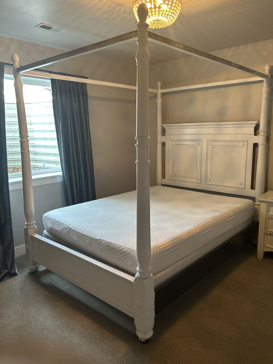 Queen Size Canopy Bed Frame with Mattress